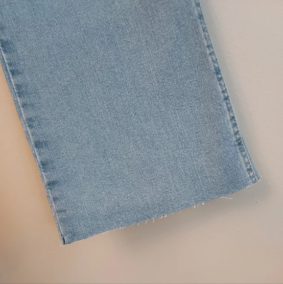 Wrangler High Rise Kick Flare Denim Jean Size 6 28 Light Wash NEW NWT - Picture 8 of 15